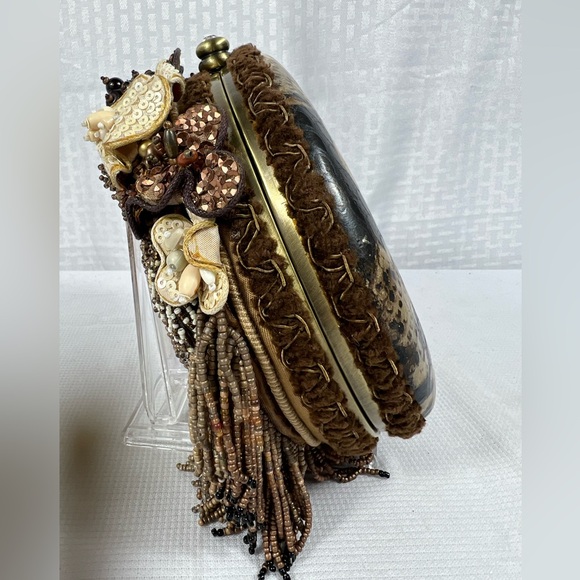 Mary Frances Beaded Lion Face Novelty Clutch Crossbody Purse - Picture 4 of 8